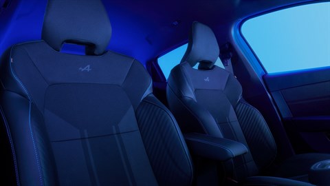 presvlake za vrata i instrument tabla napravljena od 72% recikliranog materijala*